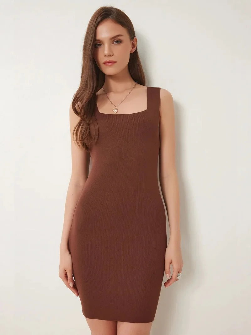 السعادة في إسطنبول ISTANBUL Ribbed Bodycon Mini Dress with Square Collar