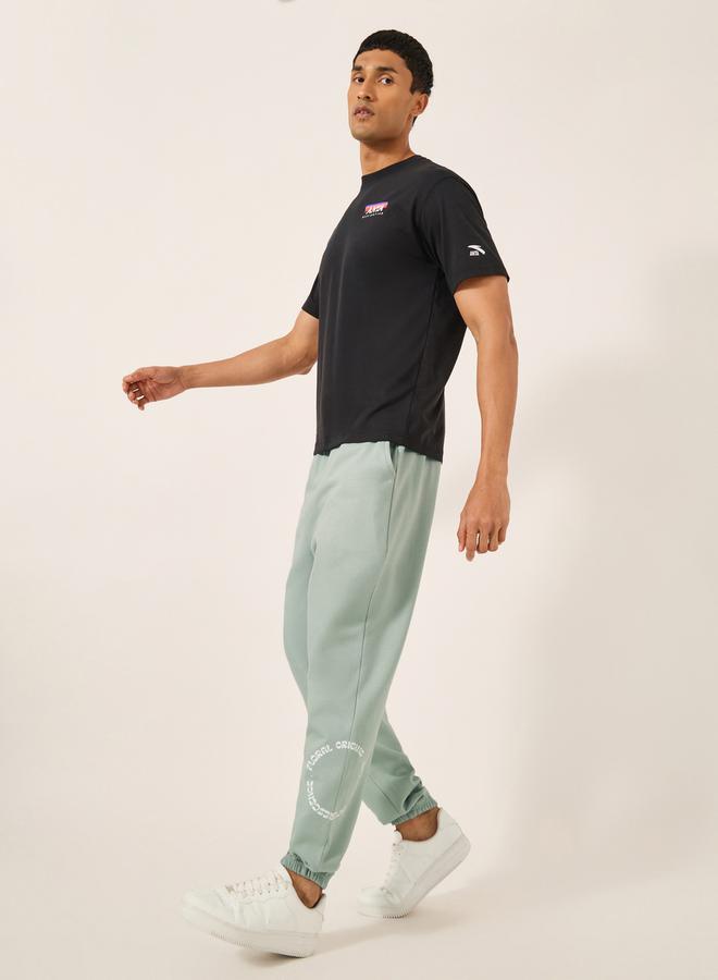 ستايلي بنطلون رياضي فضفاض بطبعة ستايلي من الفليس - Image 2