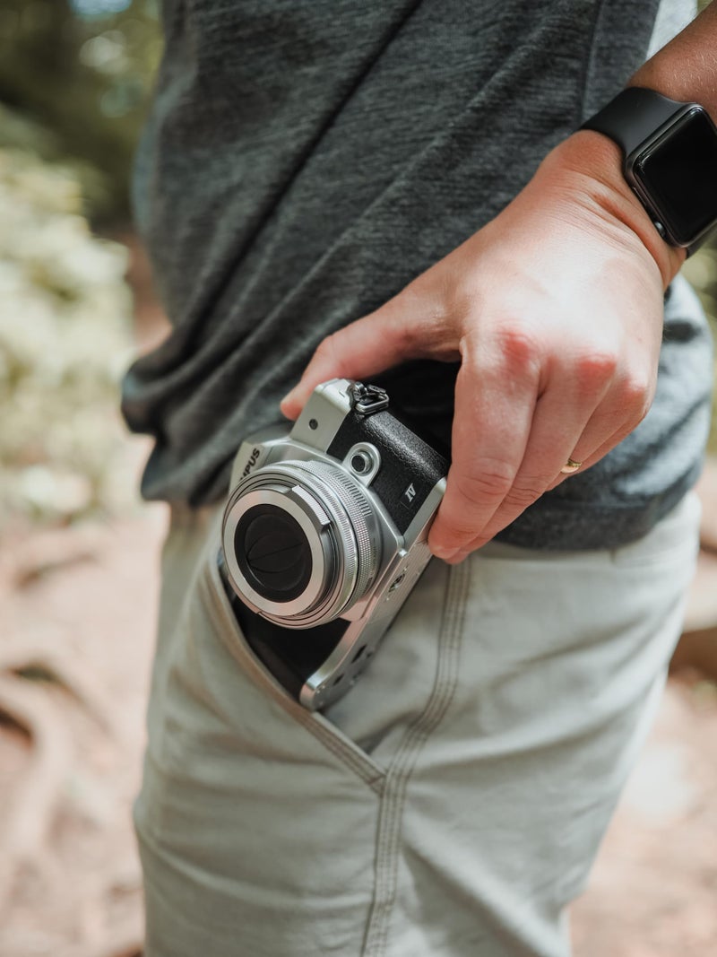 Olympus OM-D E-M10 Mark IV Micro Four Thirds System Camera Kit, 20 MP sensor, electronic viewfinder, 4K video, powerful AF, Wi-Fi, silver incl. M.Zuiko Digital ED 14‑42mm F3.5‑5.6 EZ Pancake silver - Image 2