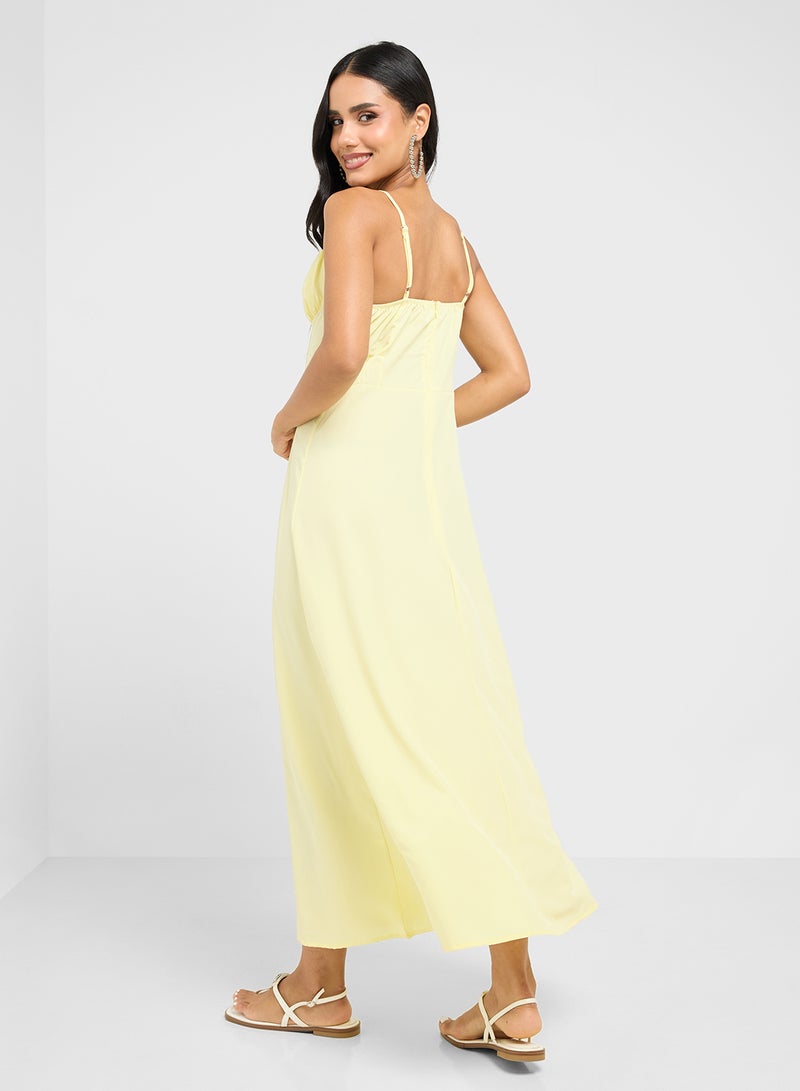 جينجر فستان ميدي أصفر بياقة على شكل قلب - Image 2