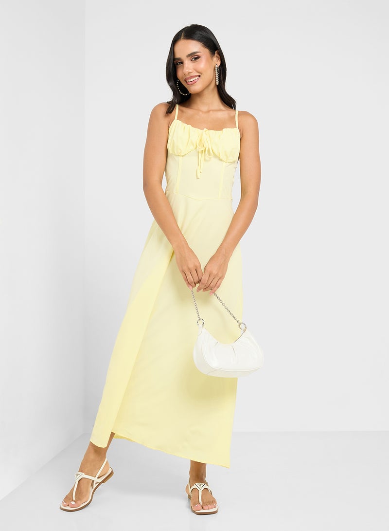 جينجر فستان ميدي أصفر بياقة على شكل قلب - Image 1