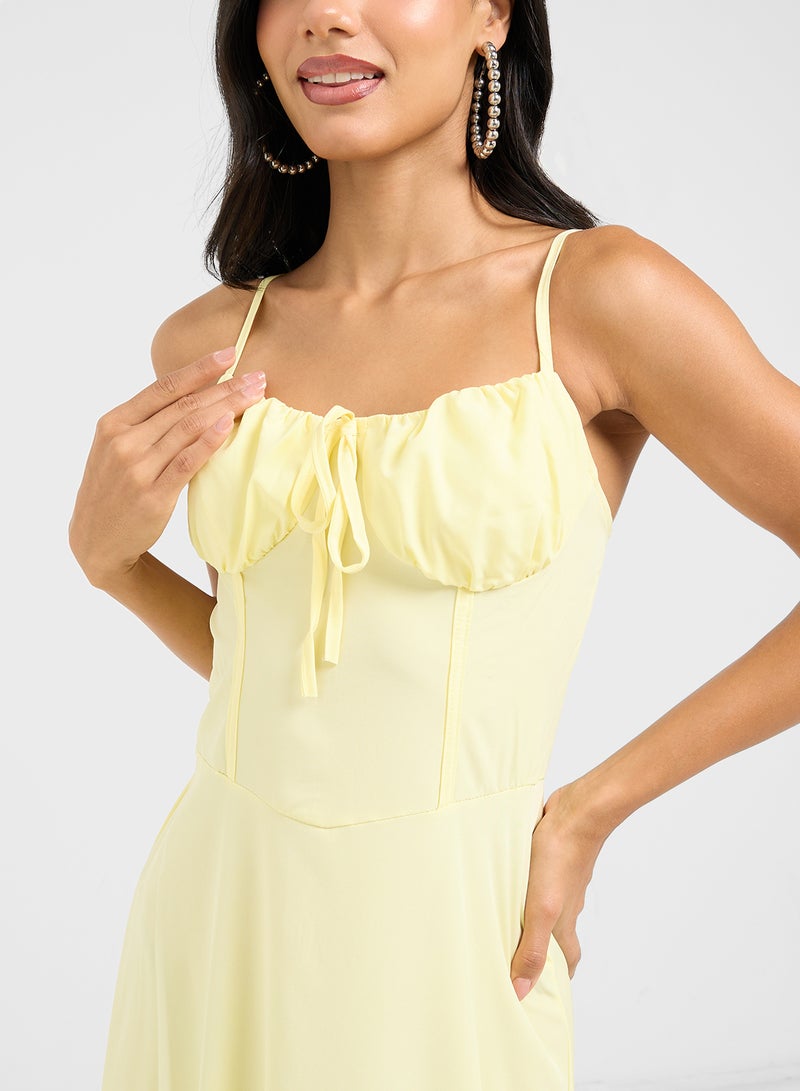 جينجر فستان ميدي أصفر بياقة على شكل قلب - Image 3