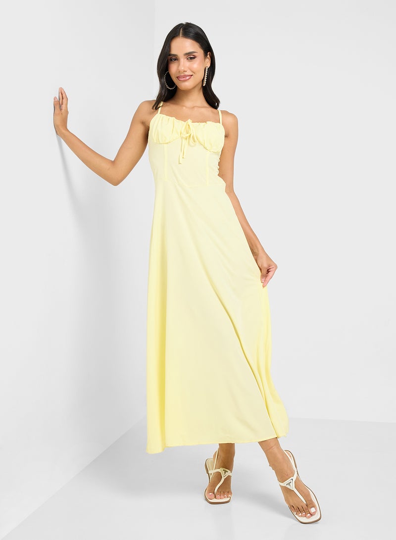 جينجر فستان ميدي أصفر بياقة على شكل قلب - Image 4