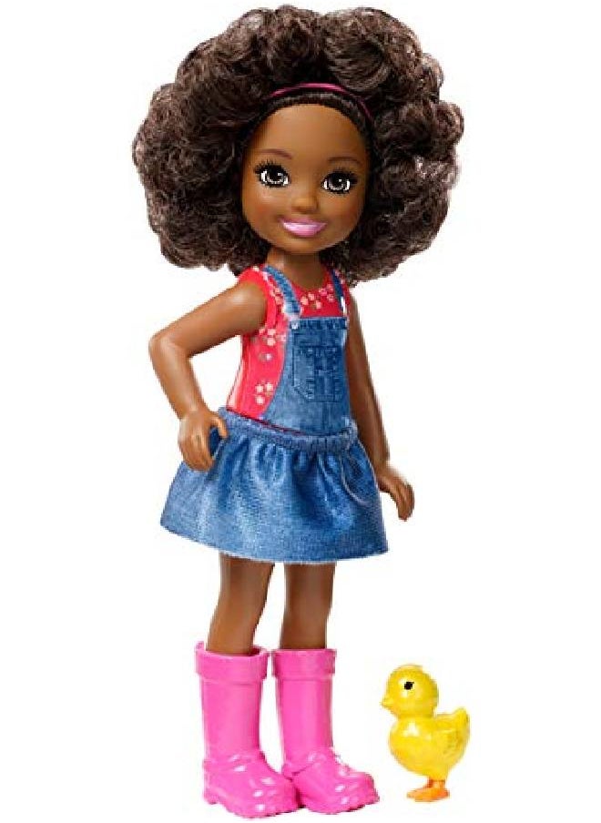 Barbie - Sweet Gck63 Orchard Farm Chelsea Doll, Curly Brunette, With Chick - Image 1