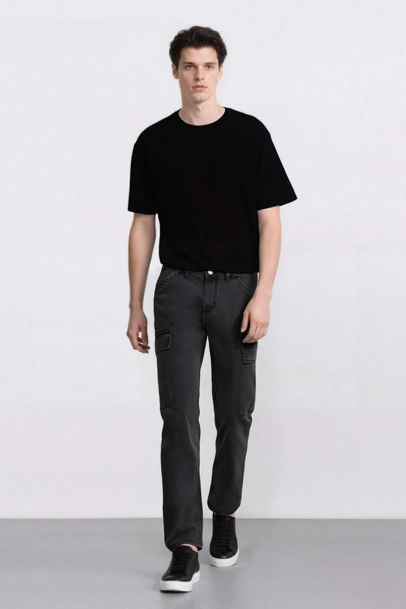 Relax Fit Straight Leg Cargo Jeans