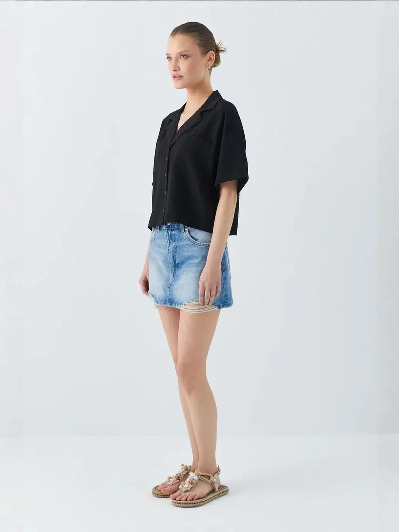 MixRay Mixray Loose Fit Button-Up Crop Shirt with Pocket