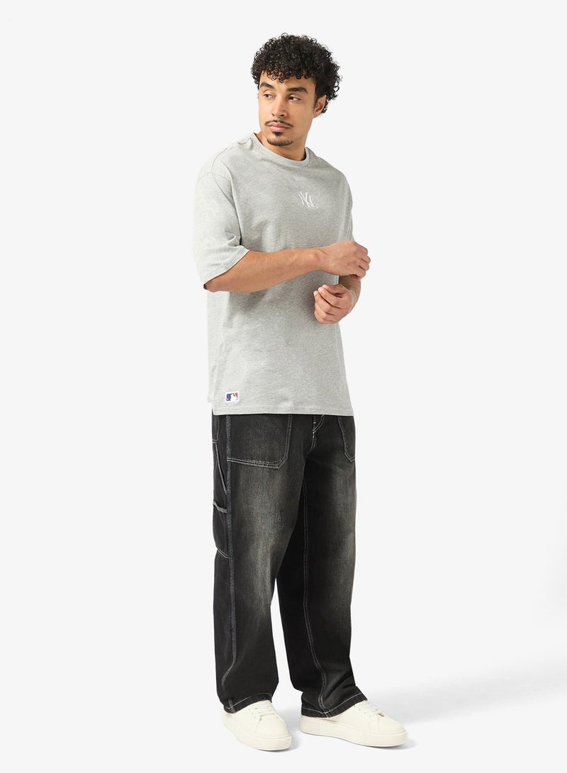 NEW ERA MLB League Essential Midi Oversized New York Yankees T-Shirt - Image 4