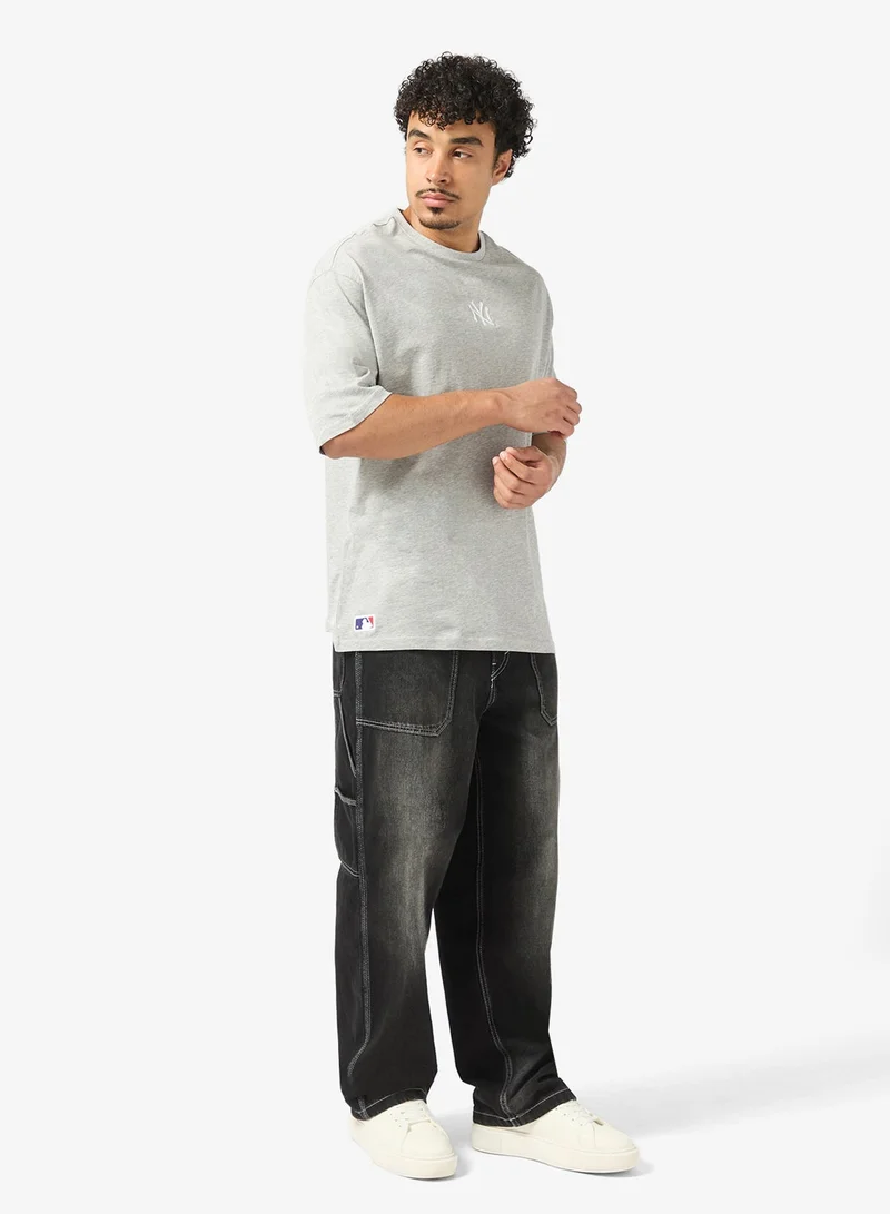 NEW ERA  MLB League Essential Midi Oversized New York Yankees T-Shirt for Men | Best Price UAE