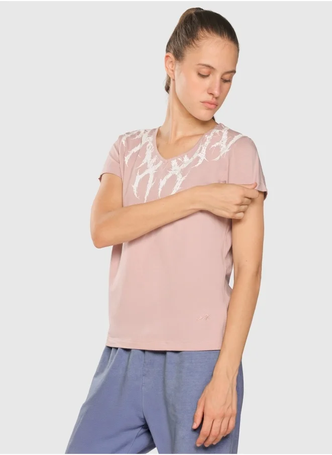 Musclemind Women's Printed V-Neck Regulr Fit T-Shirt with Super Soft, Long-Lasting Colour, Wrinkle Resistant Stretchable Fabric, for All Day Comfort
