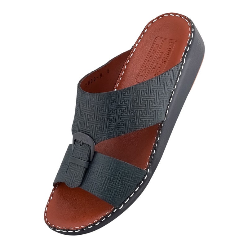 إيت صندل عربي يدوي الصنع للرجال من AET | شبشب رجالي خارجي | شبشب مفتوح من الأمام للاستخدام اليومي | جلد شامواه عربي أصلي مع إبزيم | تصميم جديد | نعل داخلي بلون بني فاتح | مريح وخفيف الوزن - Image 3