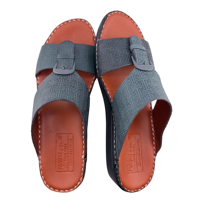 إيت صندل عربي يدوي الصنع للرجال من AET | شبشب رجالي خارجي | شبشب مفتوح من الأمام للاستخدام اليومي | جلد شامواه عربي أصلي مع إبزيم | تصميم جديد | نعل داخلي بلون بني فاتح | مريح وخفيف الوزن - Image 2