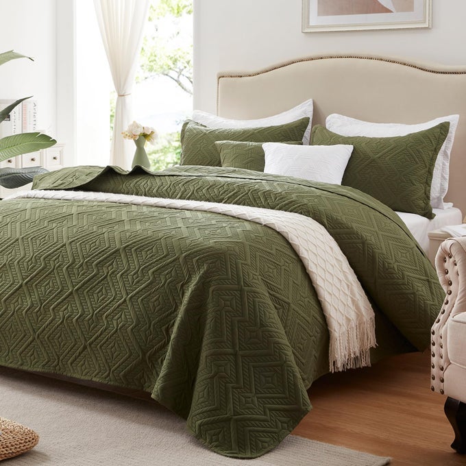QUILT SET KING SIZE 3 PIECES LIGHTWEIGHT OLIVE GREEN BEDSPREAD98X106 SOFT MICROFIBER SUMMER QUILTCOVERLETLUXURIOUS WARM BEDDING SETS FOR ALL SEASONS INCLUDES 1 QUILT 2 SHAMS