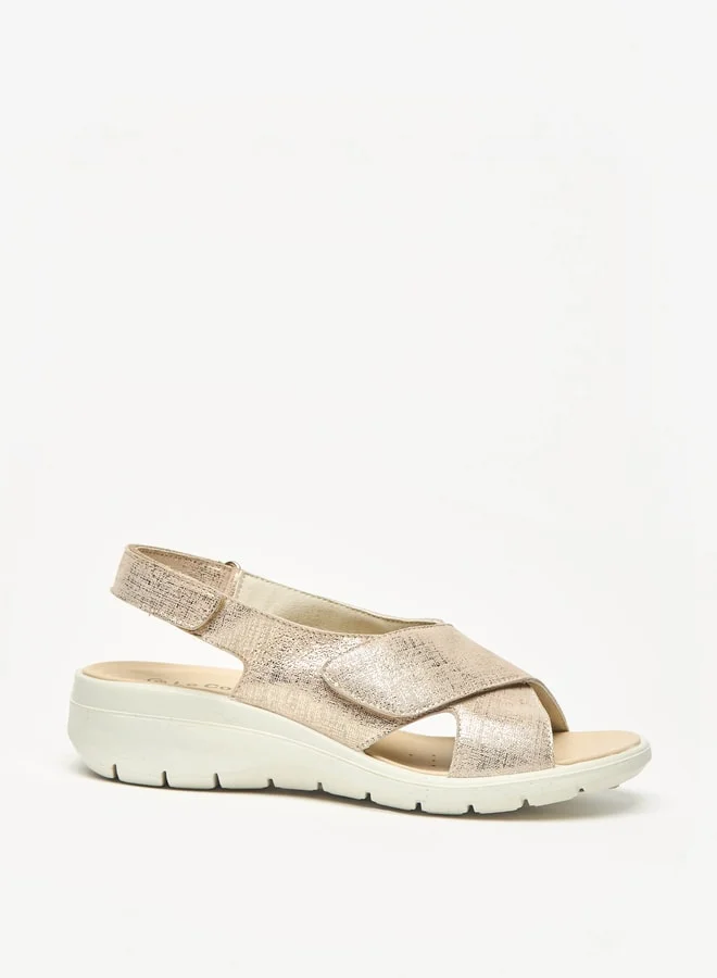 لو كونفورت Women's Textured Cross Strap Comfort Sandals with Hook and Loop Closure