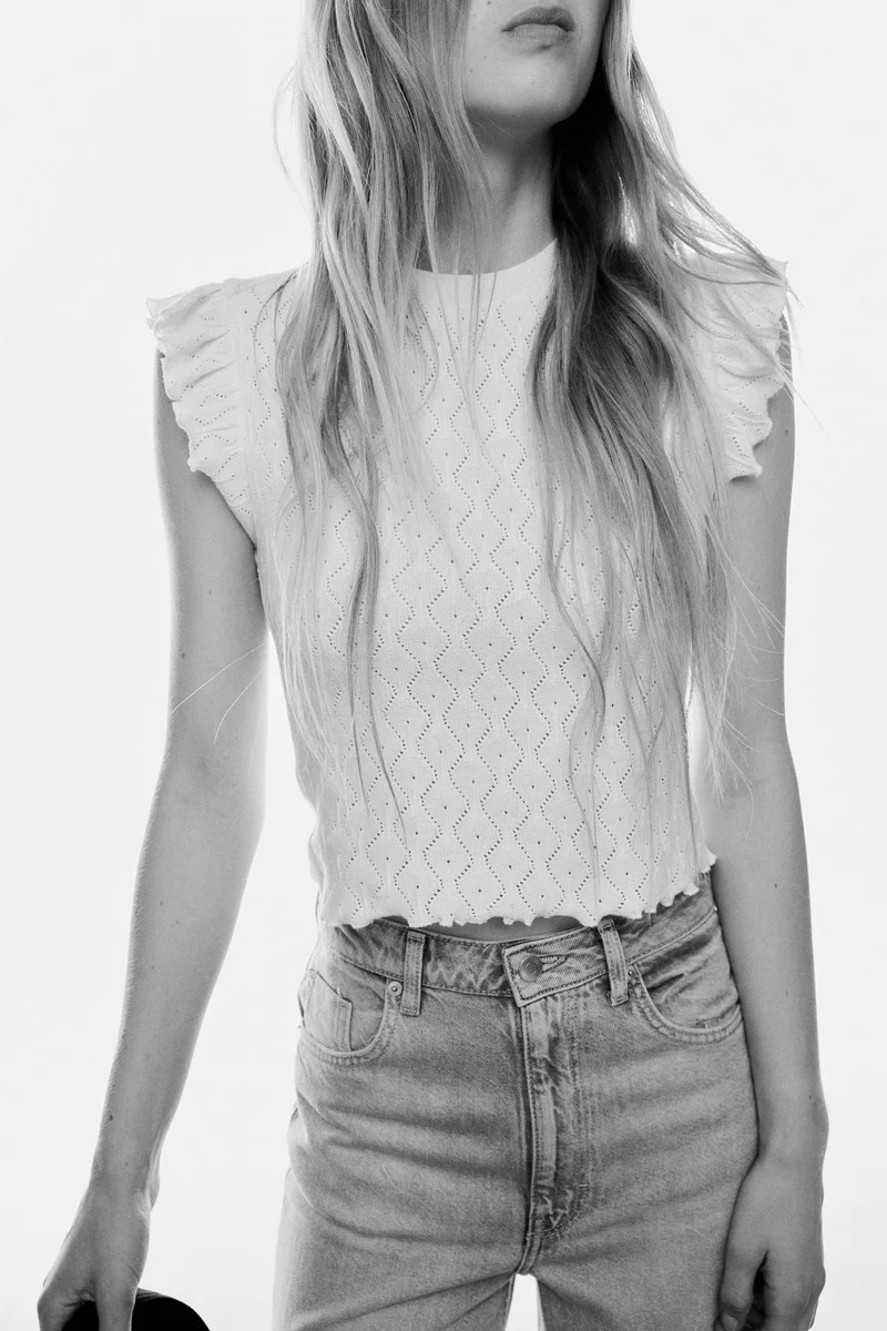 اتش اند ام بلوزة بأكمام مكشكشة