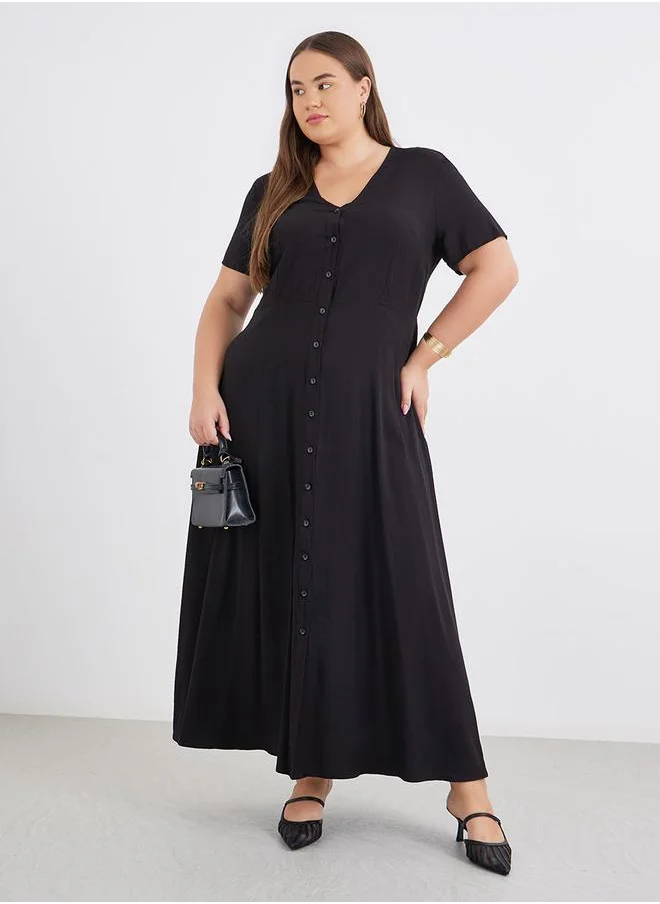 Styli Styli Plus Black Maxi Dress with Button Closure