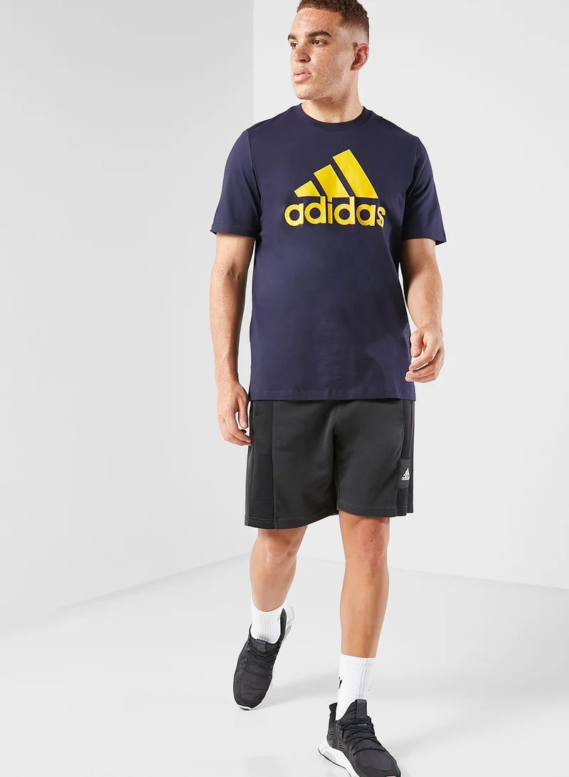adidas تيشيرت جيرسي بشعار الماركة