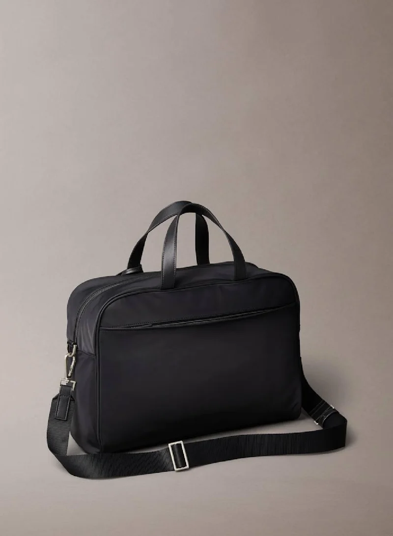 كالفن كلاين حقيبة كوميوتر من النايلون بخامة مطفية