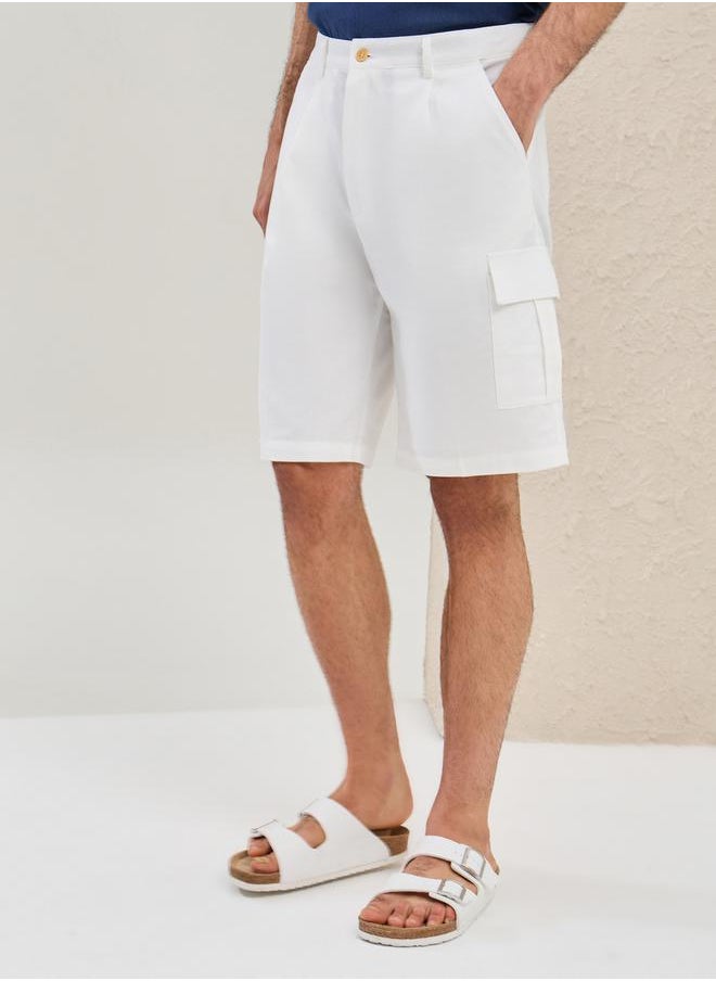 Styli Solid Linen Blend Relaxed Fit Cargo Shorts  - Image 3
