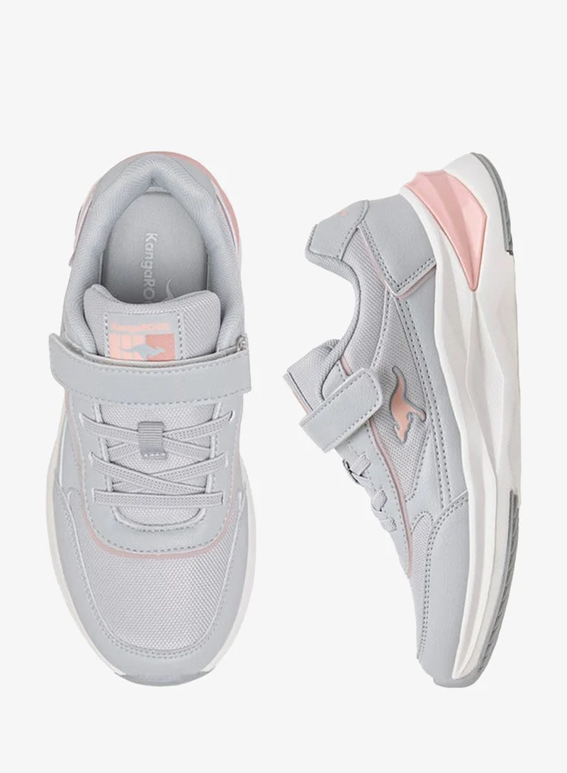 كانغاروس سنيكرز رياضي للبنات بنعل خارجي بنقوش وإغلاق بشريط لاصق