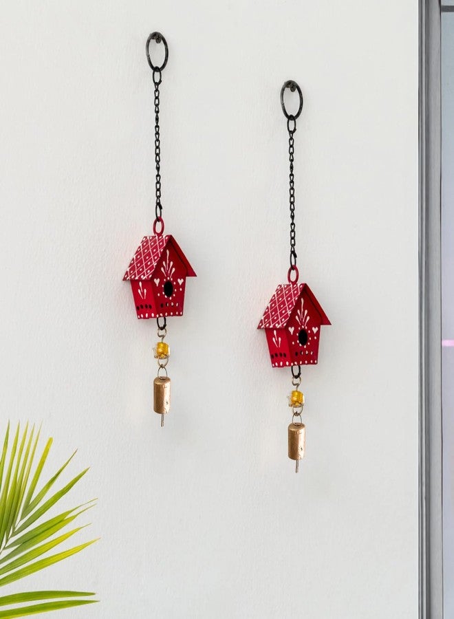JASMEY HOMES مجموعة زينة معلقة مطلية يدويًا من جاسمي هومز، عبارة عن كوخ أحمر صغير (قطعتان)، مثالية لتزيين المنزل، وأجراس رياح معلقة لتزيين غرفة المعيشة والحديقة، هدية رائعة. - Image 1