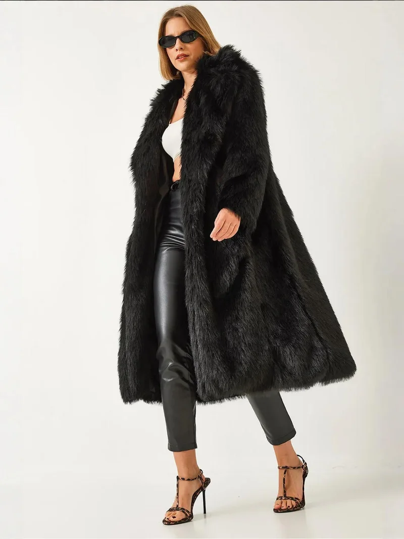 بيانكو لوتشي معطف طويل بغطاء رأس من الفرو الصناعي من لوكسي