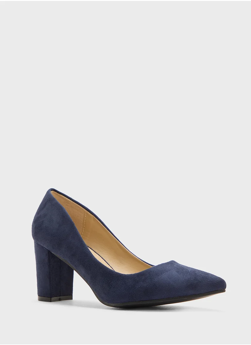 أندرينا Block Heeled Pointed Pump