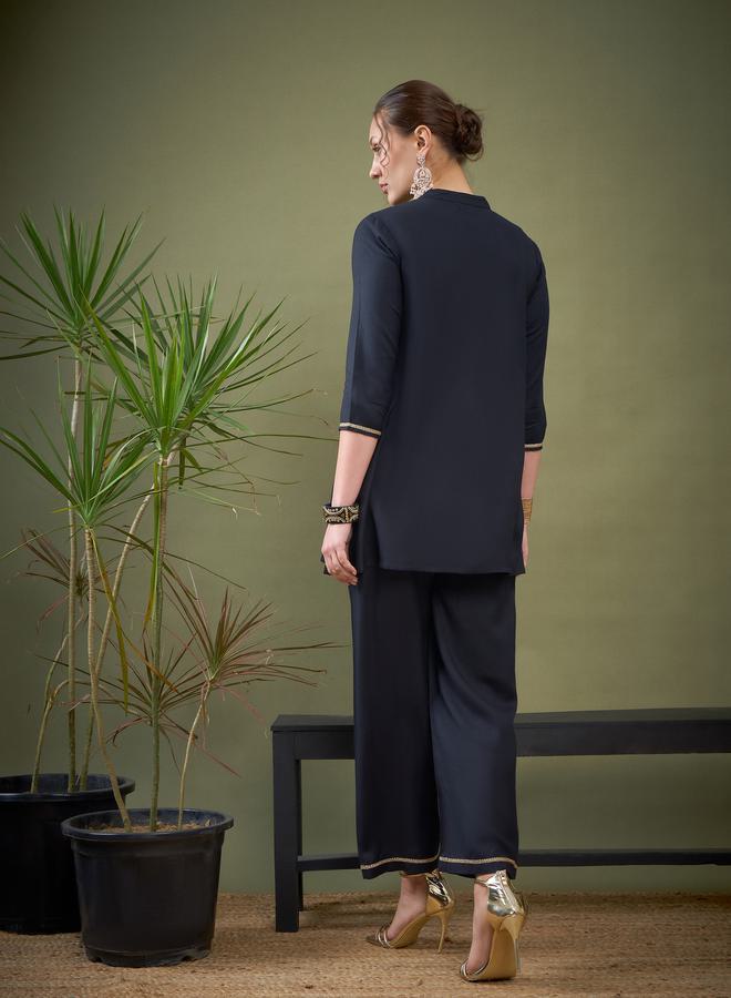 SASSAFRAS Floral Embroidered Mandarin Collar Shirt & Pants Set by Styli  - Image 4