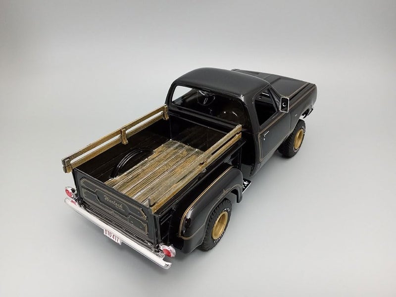 MPC 1977 Dodge Warlock Pickup 2T 1:25 Scale Model Kit - Image 4