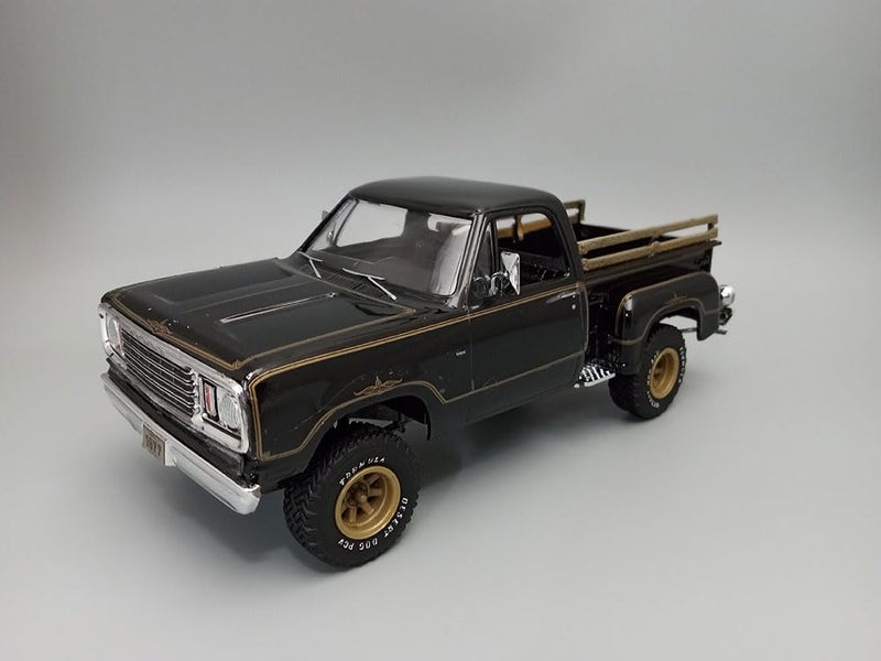 MPC 1977 Dodge Warlock Pickup 2T 1:25 Scale Model Kit - Image 3