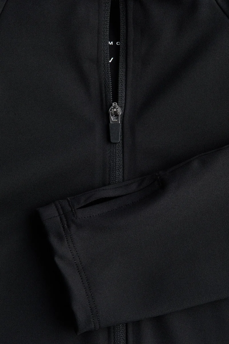 اتش اند ام جاكيت رياضي بتقنية سكلبت موف™