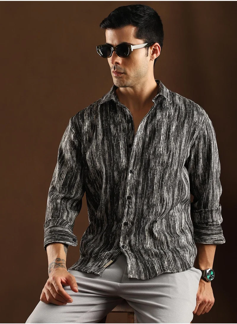 Campus Sutra Campus Sutra Men's Obsidian Black & Daisy White Distortion-Weave Shirt For Casual Wear | Mid-Rise | Regular Fit | Button Closure | Shirt Crafted With Comfort Fit For Everyday Wear