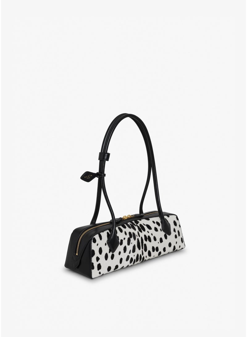 عاليا باريس حقيبة كتف ALAÏA Le Teckel متوسطة الحجم من جلد الغزال بطبعة جلد النمر - Image 4