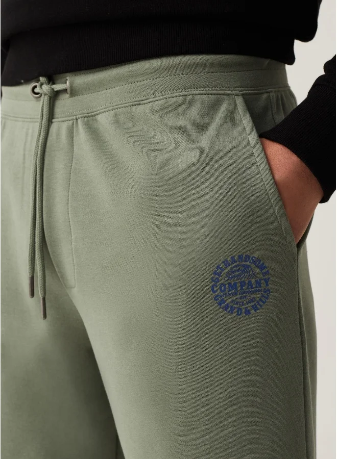 او في اس Bermuda joggers with Grand&Hills print