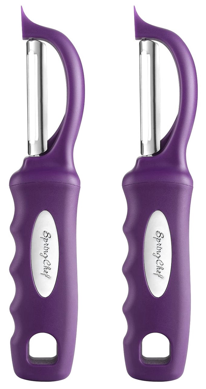 PROFESSIONAL PURPLE SWIVEL POTATO PEELERS FOR KITCHEN STAINLESS STEEL VEGGIE PEELER WITH SOFT GRIP HANDLE DISHWASHER SAFE GRATE FOR PEELING APPLE FRUIT CARROT CUCUMBER PURPLE
