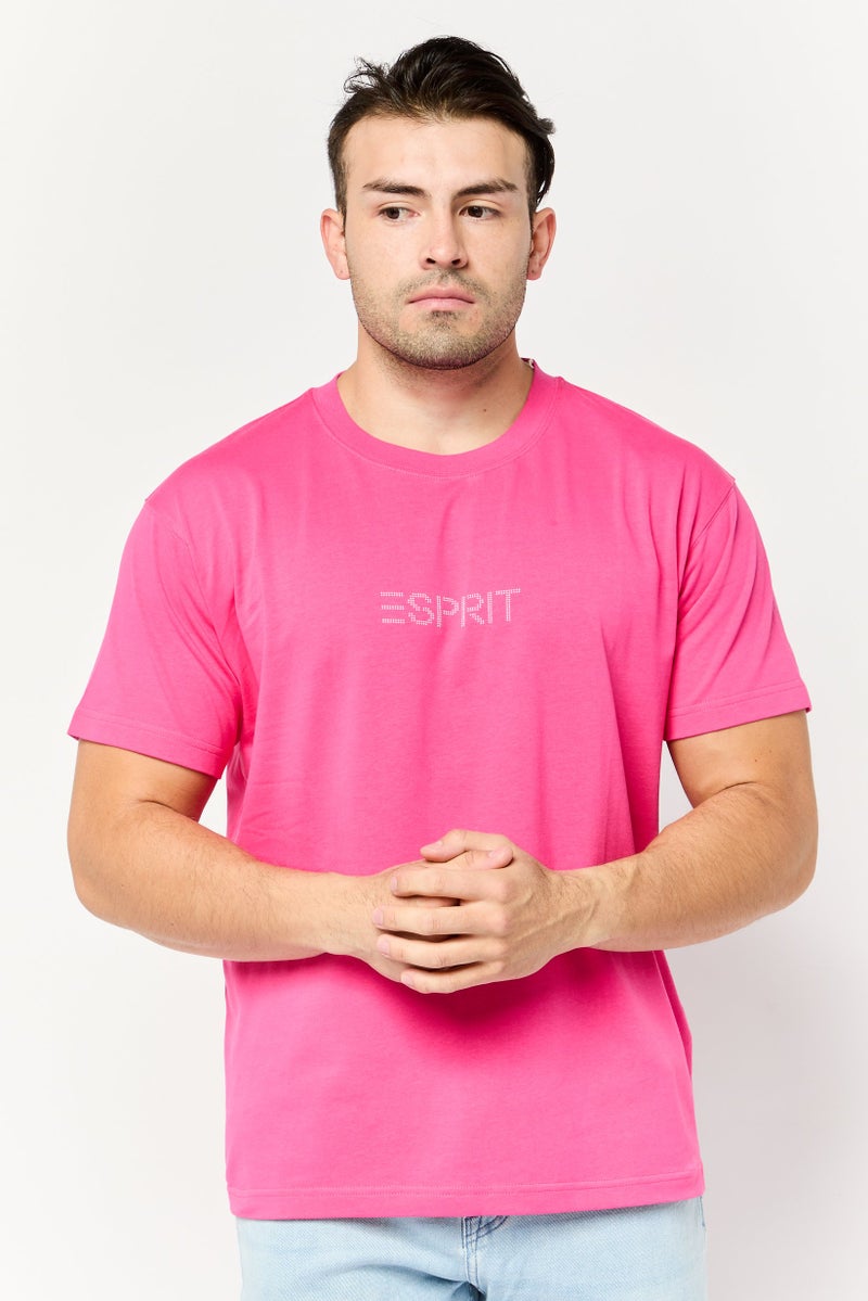 ESPRIT تي شيرت رجالي بأكمام قصيرة وياقة دائرية بشعار العلامة التجارية، وردي داكن - Image 1