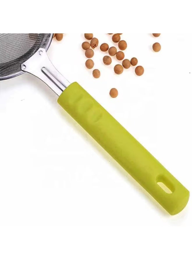 برايت هوم مصفاة ومغرفة مطبخ من Bright Home من الستانلس ستيل – طقم من 2 مصافٍ شبكية يدوية | شبكة دقيقة متينة بمقبض مريح باللون الأصفر – فضي - Image 3