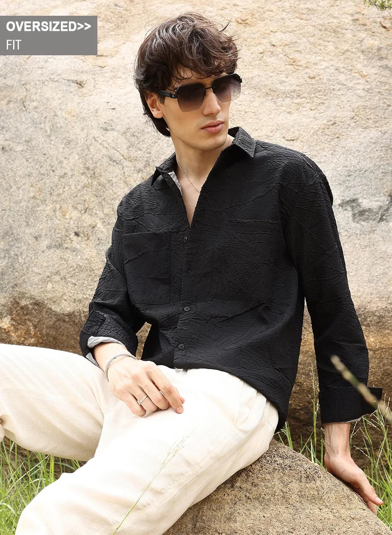 Campus Sutra Campus Sutra Men's Onyx Black Foliage-Tactile Shacket For Casual Wear | Spread Collar | Long Sleeve | Button Closure | Overshirt/Shacket Crafted With Comfort Fit For Everyday Wear