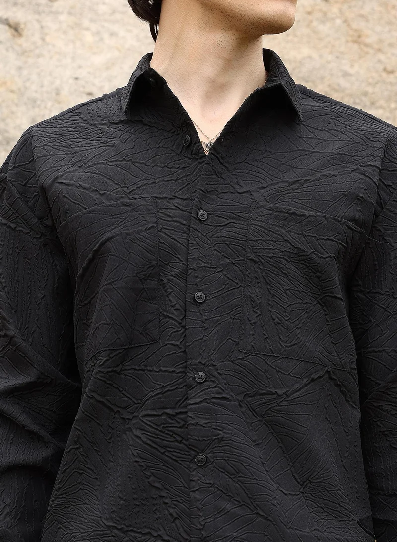 Campus Sutra Campus Sutra Men's Onyx Black Foliage-Tactile Shacket For Casual Wear | Spread Collar | Long Sleeve | Button Closure | Overshirt/Shacket Crafted With Comfort Fit For Everyday Wear