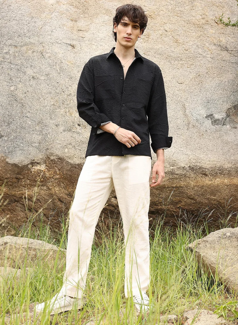 Campus Sutra Campus Sutra Men's Onyx Black Foliage-Tactile Shacket For Casual Wear | Spread Collar | Long Sleeve | Button Closure | Overshirt/Shacket Crafted With Comfort Fit For Everyday Wear