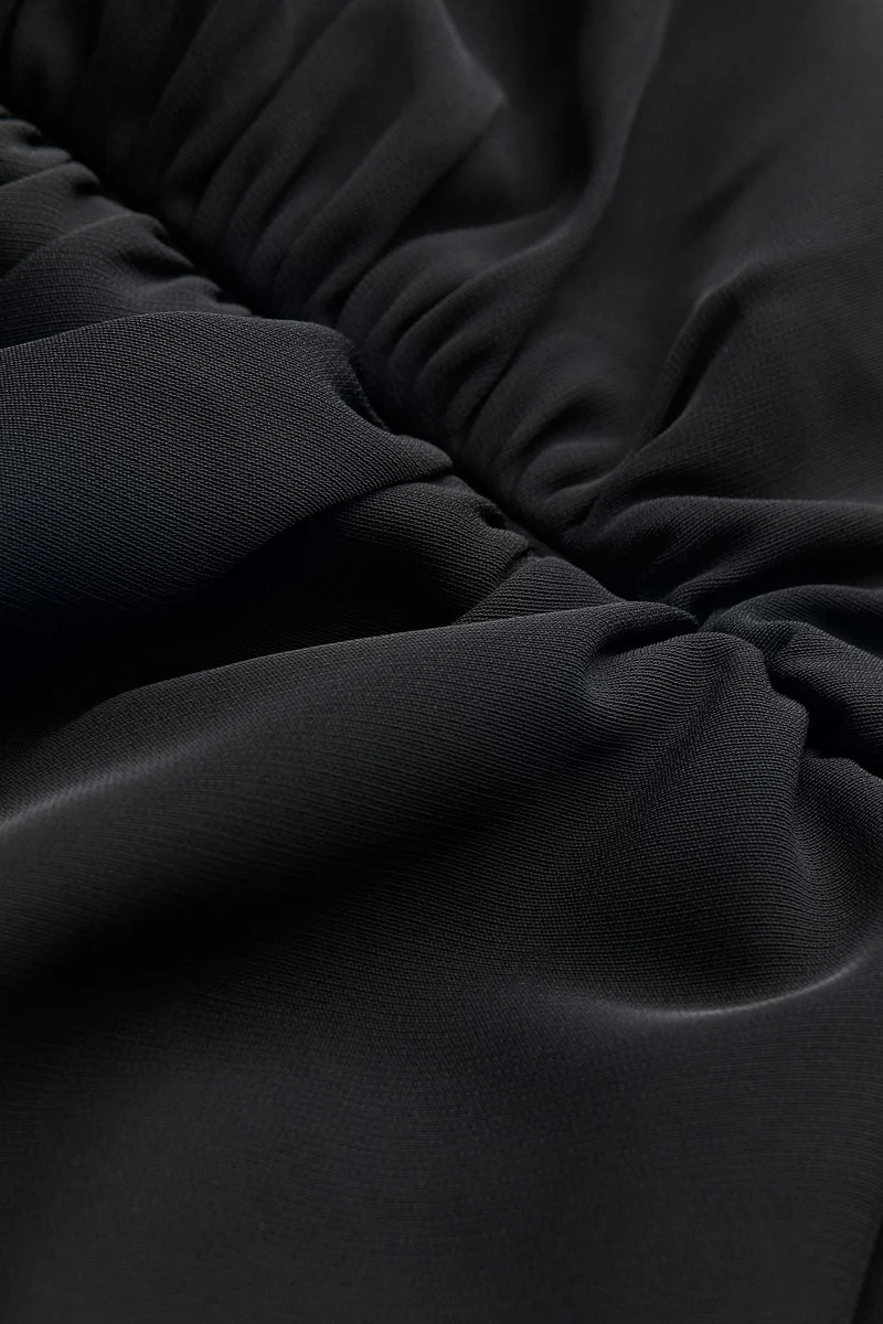 اتش اند ام فستان تويل بتفاصيل ملفوفة