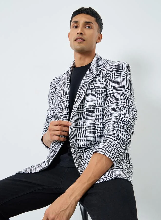 ستايلي معطف واسع بمظهر تويد مطبع بمربعات