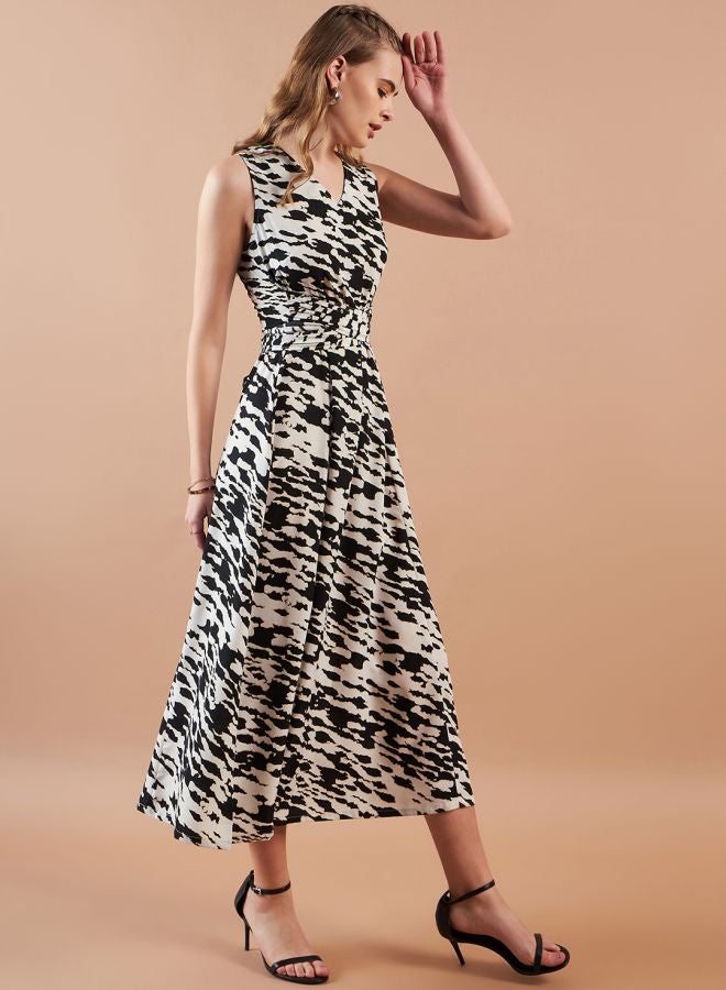 Freehand Women Flared Casual Abstract Print Midi Dress  - Image 5