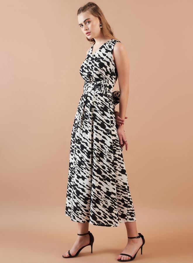 Freehand Women Flared Casual Abstract Print Midi Dress  - Image 4