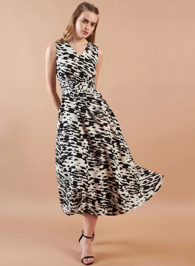 Freehand Women Flared Casual Abstract Print Midi Dress