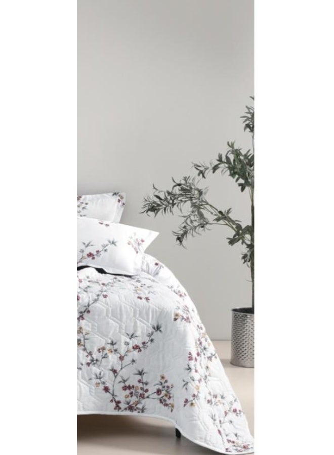 Red Rose A king-sized summer microfiber double bed sheet that adds beauty and elegance to your room, measuring 230*250cm. - Image 4