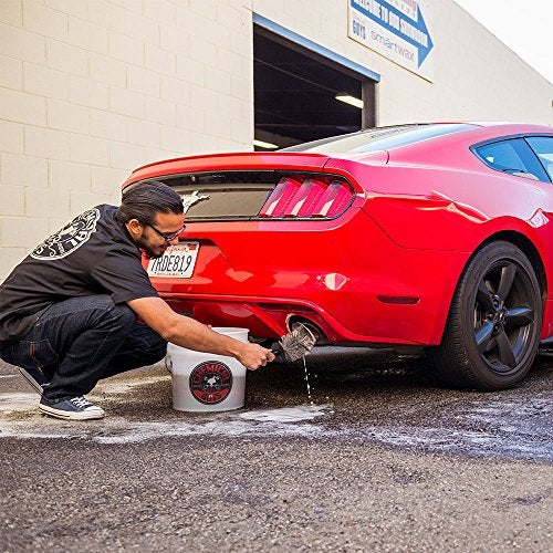 Chemical Guys ACCS37 Easy Reach Wheel and Rim Detailing Brush - Image 3