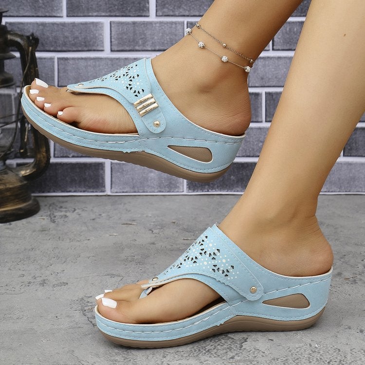 Large Size Pure Color 2024 Round Toe Thick-Soled Fashionable Cut Out Outer Wear Herringbone Sandals For Women - Image 3