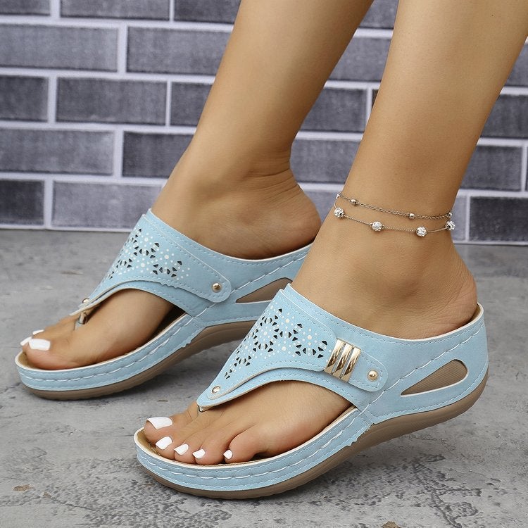 Large Size Pure Color 2024 Round Toe Thick-Soled Fashionable Cut Out Outer Wear Herringbone Sandals For Women - Image 4
