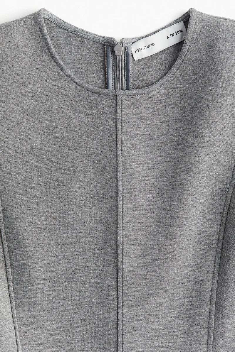 اتش اند ام فستان بقصّة تي-شيرت بدرزات على الخصر