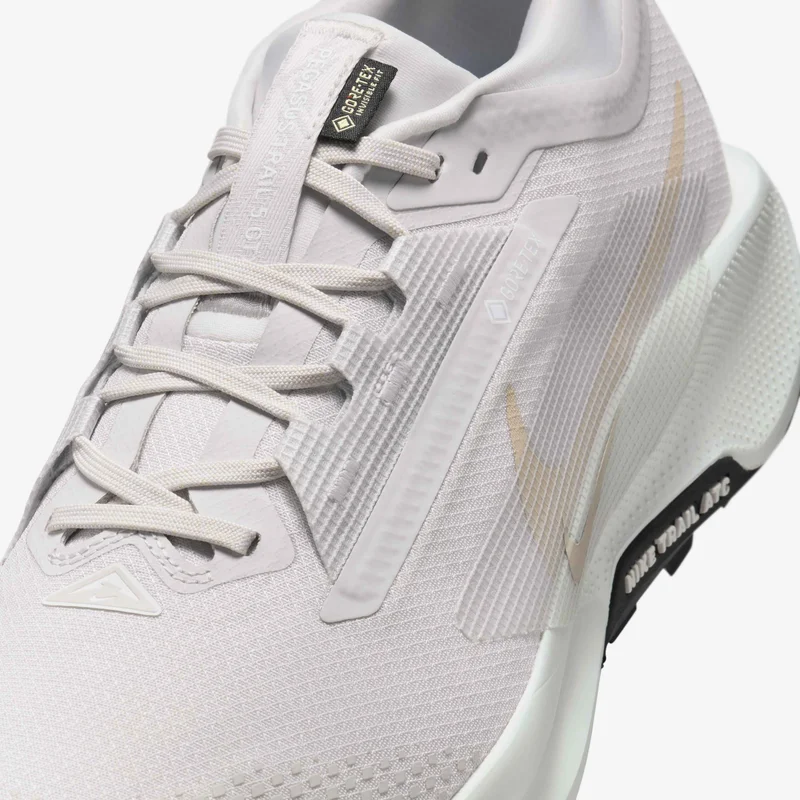 Nike Grey Men's Pegasus Trail 5 GORE-TEX Waterproof Trail-Running Shoes for Men | Best Price UAE